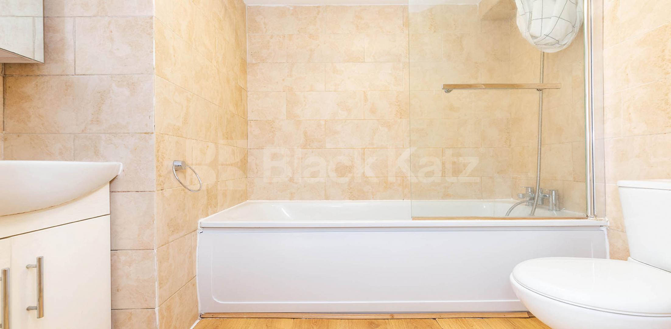 			3 Bedroom, 1 bath, 1 reception Apartment			 Criterion Mews, ARCHWAY N19